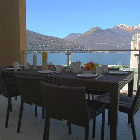 Sleeps 6 Pool Air Con Apartment *