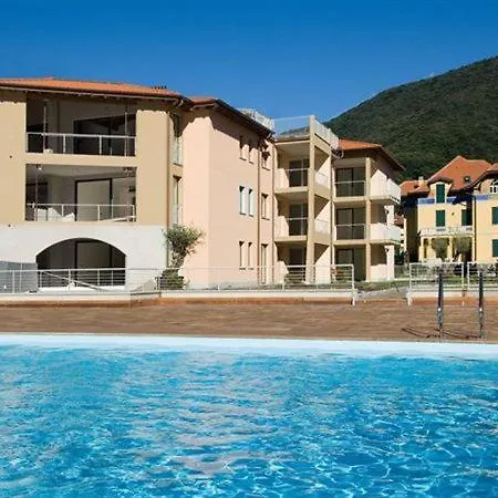 Apartment Sleeps 6 Pool Air Con
