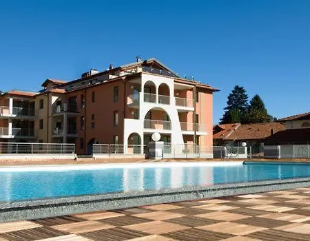 Sleeps 6 Pool Air Con