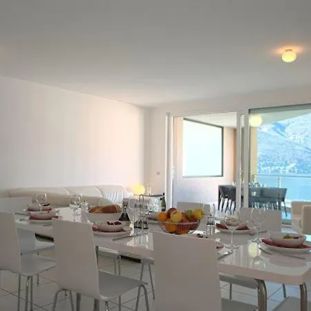 Sleeps 6 Pool Air Con Apartment *