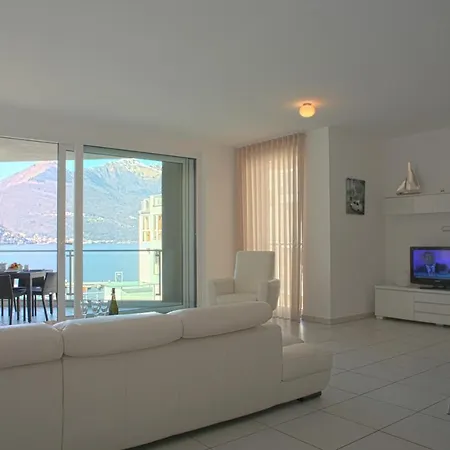 Sleeps 6 Pool Air Con Apartment *