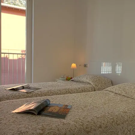 Sleeps 6 Pool Air Con Apartment *